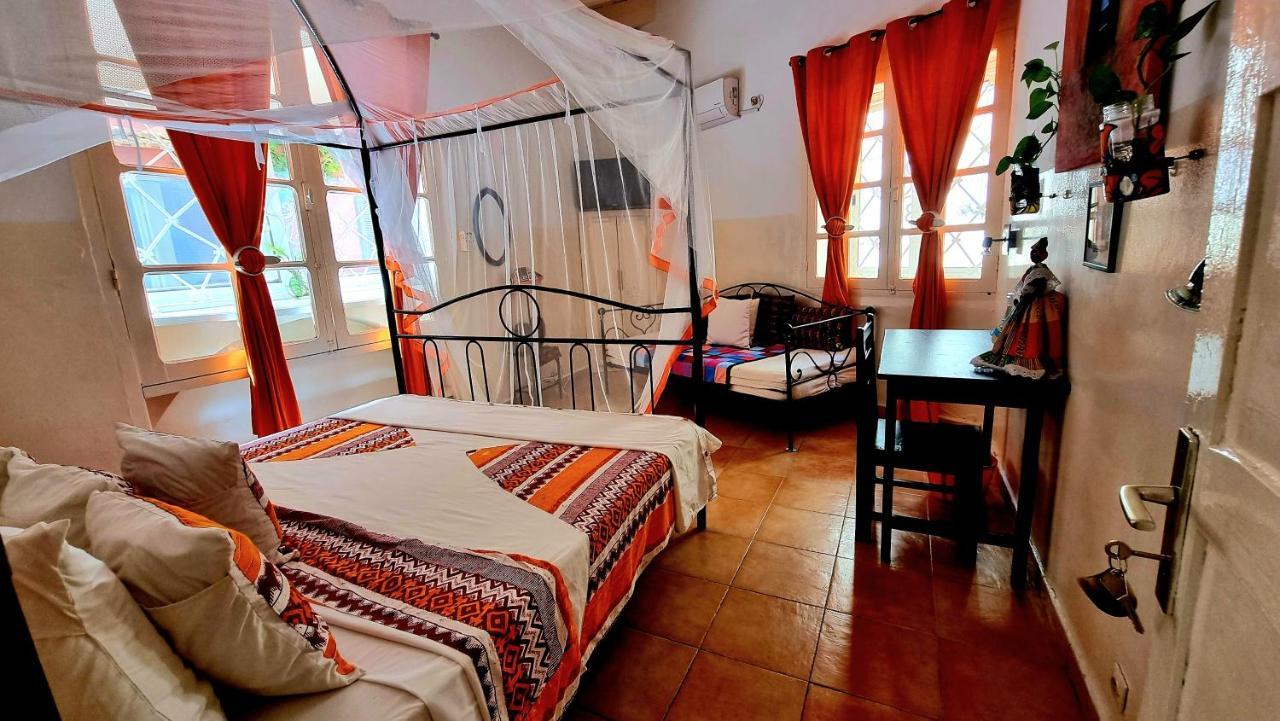 Chez coumbis Bed & Breakfast Gorée Exterior foto